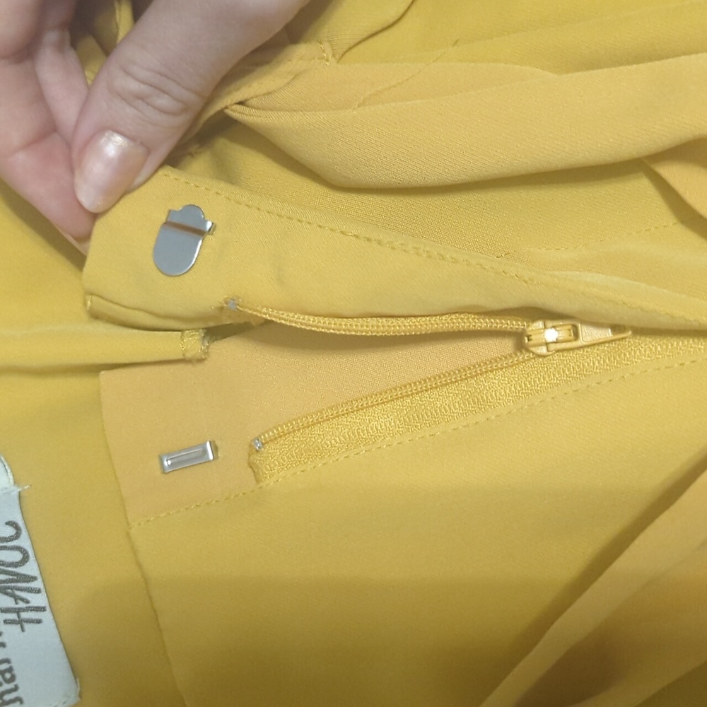 Chiffon Paper Bag Shorts - Picture 4 of 4